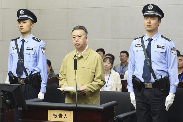 Trung Quốc tiết lộ lối sống suy đồi của cựu giám đốc Interpol - 1